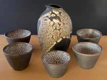 Load image into Gallery viewer, Sake set with 5 cups