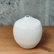 Load image into Gallery viewer, Medium bud vase