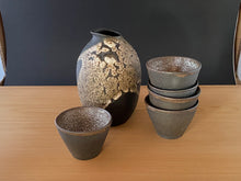 Load image into Gallery viewer, Sake set with 5 cups